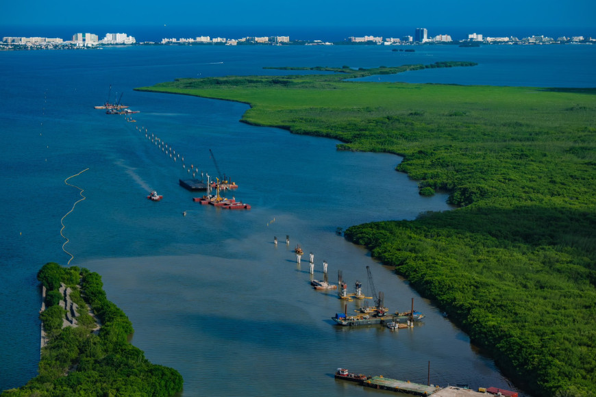 Construction of the Nichupte Vehicular Bridge, a landmark project that will improve mobility in Cancun's hotel zone, is moving forward